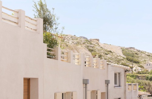 8th Arrondissement House | Stylish cabanon in Les Goudes with a view on the sea