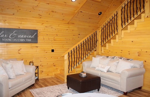 Jamestown Cabin | Stylish cabin 4mins away from Cumberland Lake!