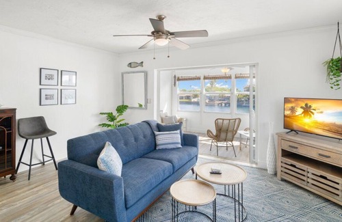 Capri Isle Condo | Stylish canal-front condo w. peaceful views, close to beach