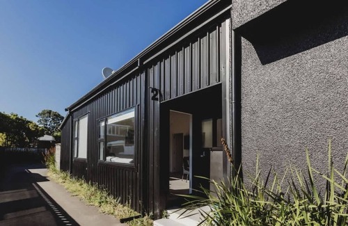 New Plymouth Apartment | Stylish CBD City Pad Apartment