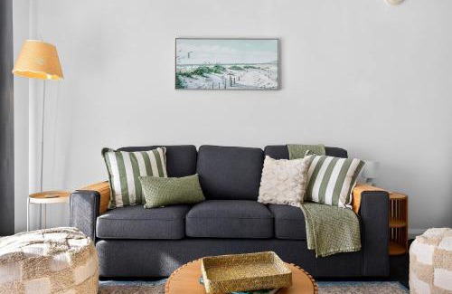 Perth Central Business District Apartment | Stylish CBD Stay 2BR with Balcony & Wi-Fi