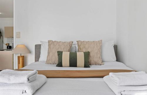 Perth Central Business District Apartment | Stylish CBD Stay 2BR with Balcony & Wi-Fi