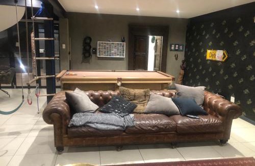 Greater Johannesburg Metropolitan Area House | Stylish celeb style Huge secure 3 beds and baths