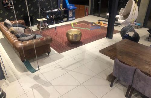 Greater Johannesburg Metropolitan Area House | Stylish celeb style Huge secure 3 beds and baths
