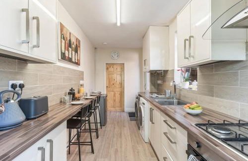 Welford Apartment | Stylish & Central - Bed House - Parking & Garden