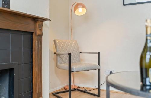 Welford Apartment | Stylish & Central - Bed House - Parking & Garden