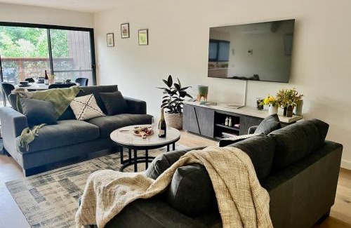 Healesville Apartment | Stylish & Central - Leafy Views