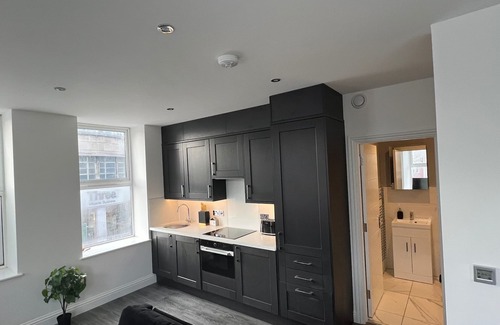 Brighton City Centre Apartment | Stylish Central Studio Apartment Modern Luxury