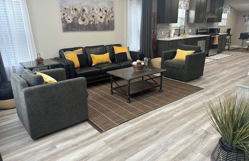 College Station House | Stylish, centrally-located home with easy access to both Bryan & College Station