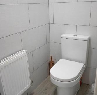 Castle House | Stylish Chalet 5min to Beach