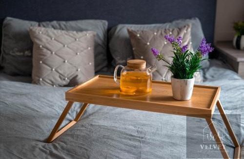 Castle House | Stylish Chalet 5min to Beach