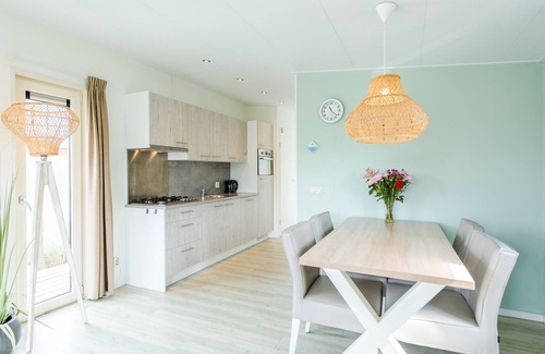 Hollum House | Stylish Chalet Near the Beach