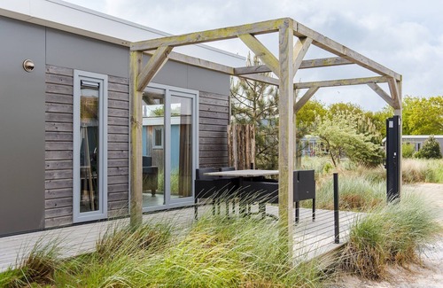 Hollum House | Stylish Chalet Near the Beach