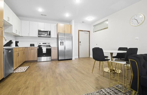 The Gulch Apartment | Stylish & Charming 2BR ~ Nashville Retreat