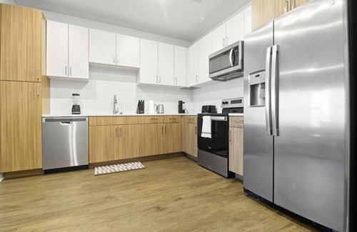 The Gulch Apartment | Stylish & Charming 2BR ~ Nashville Retreat