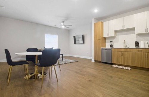 The Gulch Apartment | Stylish & Charming 2BR ~ Nashville Retreat