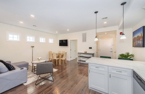 North Bergen House | Stylish Chic Condo NYC@Fingertips-B-