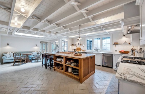 Amagansett House | Stylish & Chic Renovated 1860s Farm House Walking Distance To Beach And Town!