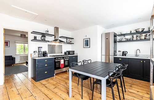 Chiswick Apartment | Stylish Chiswick Apartment with a Private Terrace