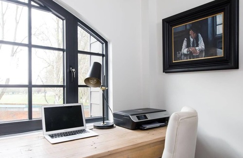 Chichester Apartment | Stylish City Centre Apartment with Sauna