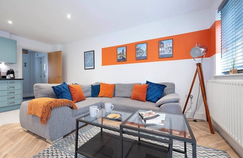 Canterbury House | Stylish, City Centre 3-bed House With Parking