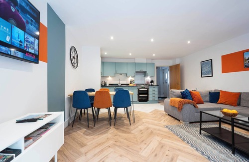 Canterbury House | Stylish, City Centre 3-bed House With Parking