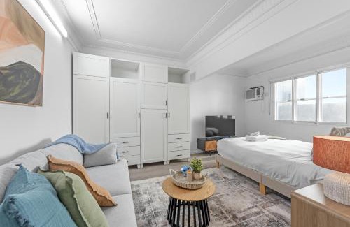 Spring Hill Apartment | Stylish City Centre Studio - Short walk to Hosp