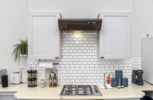 Munster Apartment | Stylish City Retreat 2 Bedroom 5 Guests