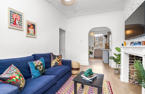 Munster Apartment | Stylish City Retreat 2 Bedroom 5 Guests