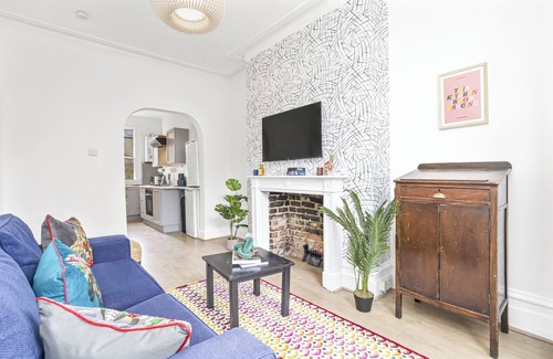 Munster Apartment | Stylish City Retreat 2 Bedroom 5 Guests