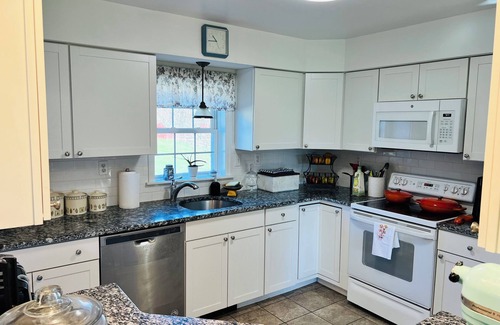 Accord House | Stylish, clean and comfortable 4-bedroom country home located in Accord