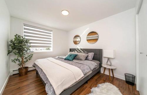 West Edmonton Apartment | Stylish Close to D/T FREE parking King Bed 2bed