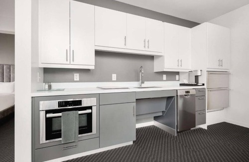 Iowa City House | STYLISH COMFORT IN DOWNTOWN IOWA CITY