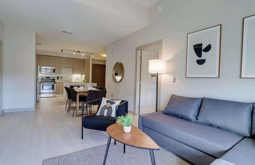 Aurora Highlands Apartment | Stylish Comfort Meets Spacious Design