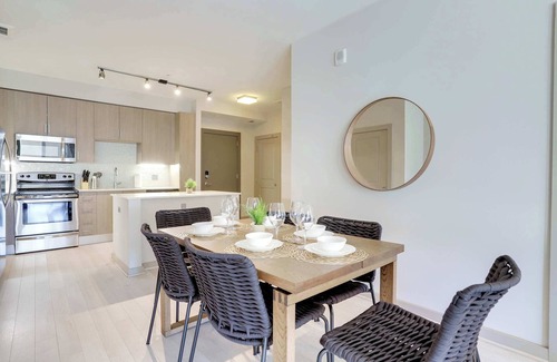 Aurora Highlands Apartment | Stylish Comfort Meets Spacious Design
