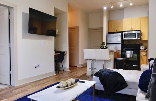 Brookhollow Apartment | Stylish Comfortable 1 Bedroom