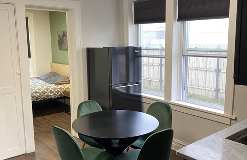 Brighton Park Apartment | Stylish comfortable 3BR with tons of natural light