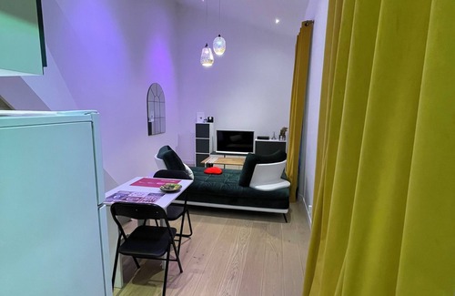 Chaville Condo | Stylish, comfortable apartment