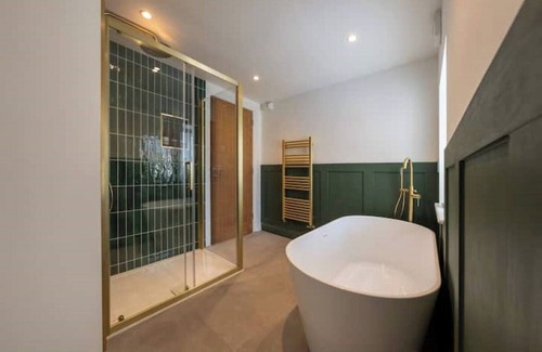 Bala House | Stylish, Comfortable, Convenient!