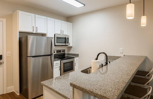 Glen Iris Apartment | Stylish Condo | 3 Bedroom + Pool Table