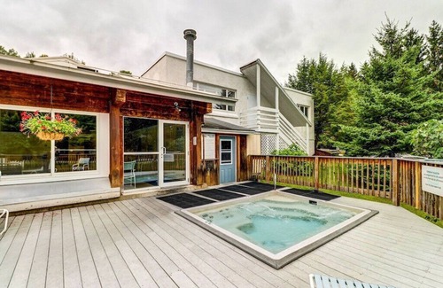 Warren Condo | Stylish Condo at Sugarbush Mountain