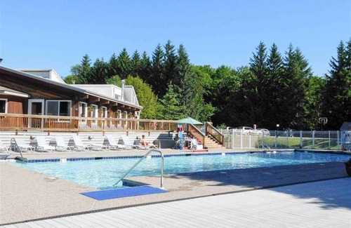 Warren Condo | Stylish Condo at Sugarbush Mountain