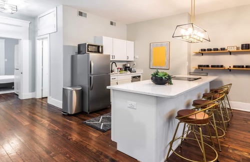 Pendleton Apartment | Stylish Condo Duo in Downtown Cincy!