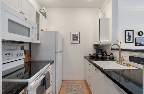 Downtown Seattle House | Stylish condo @ Seattle's Heart + Pool & Parking