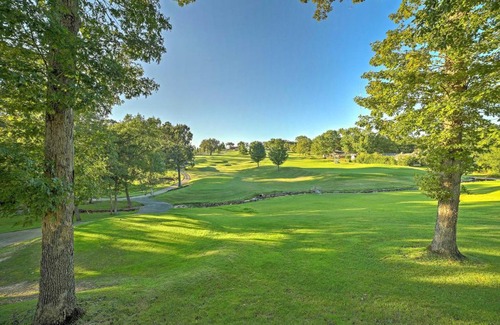 Branson Apartment | Stylish Condo with Peaceful Views about 3 Miles to Dtwn!