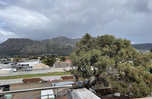 Kalk Bay Apartment | Stylish & Convenient Apartment 304