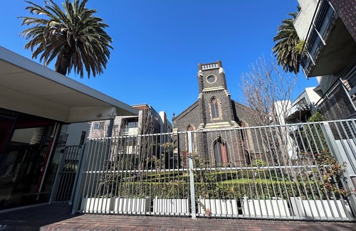 St Kilda Apartment | Stylish, cosy and perfectly located apartment