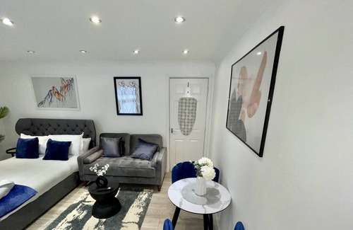Gravesend Apartment | Stylish Cosy Studio Apartment In Gravesend