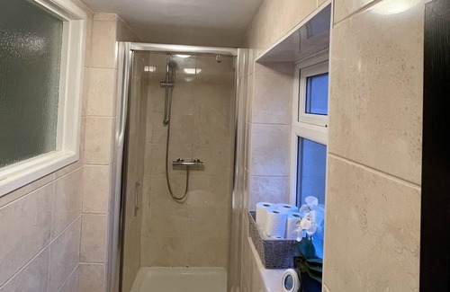 Gravesend Apartment | Stylish Cosy Studio Apartment In Gravesend