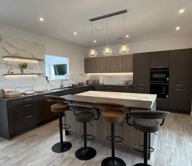 Saint Ola Villa | Stylish Cosy Stunning View Villa in Kirkwall, Free Parking and WiFi